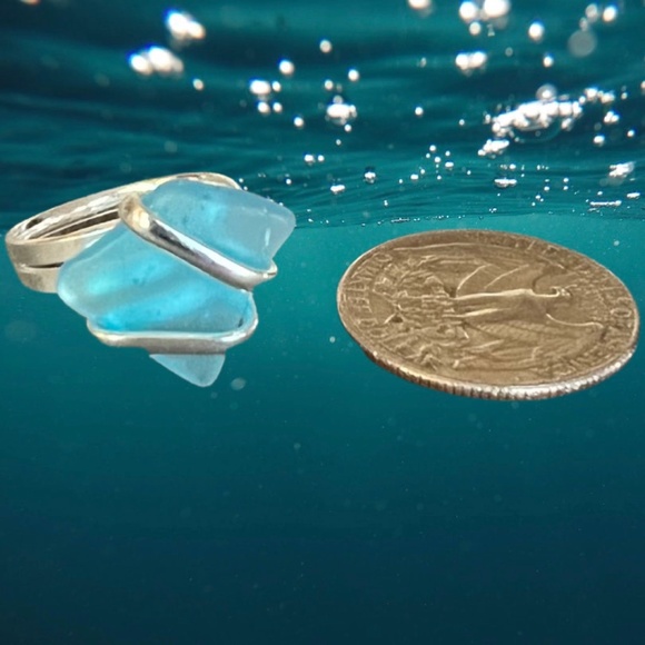 Aqua Blue Pompano Beach Glass Freeform Adjustable Ring - Picture 4 of 5